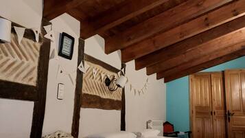 4 chambres, lit parapluie, Wi-Fi, draps fournis