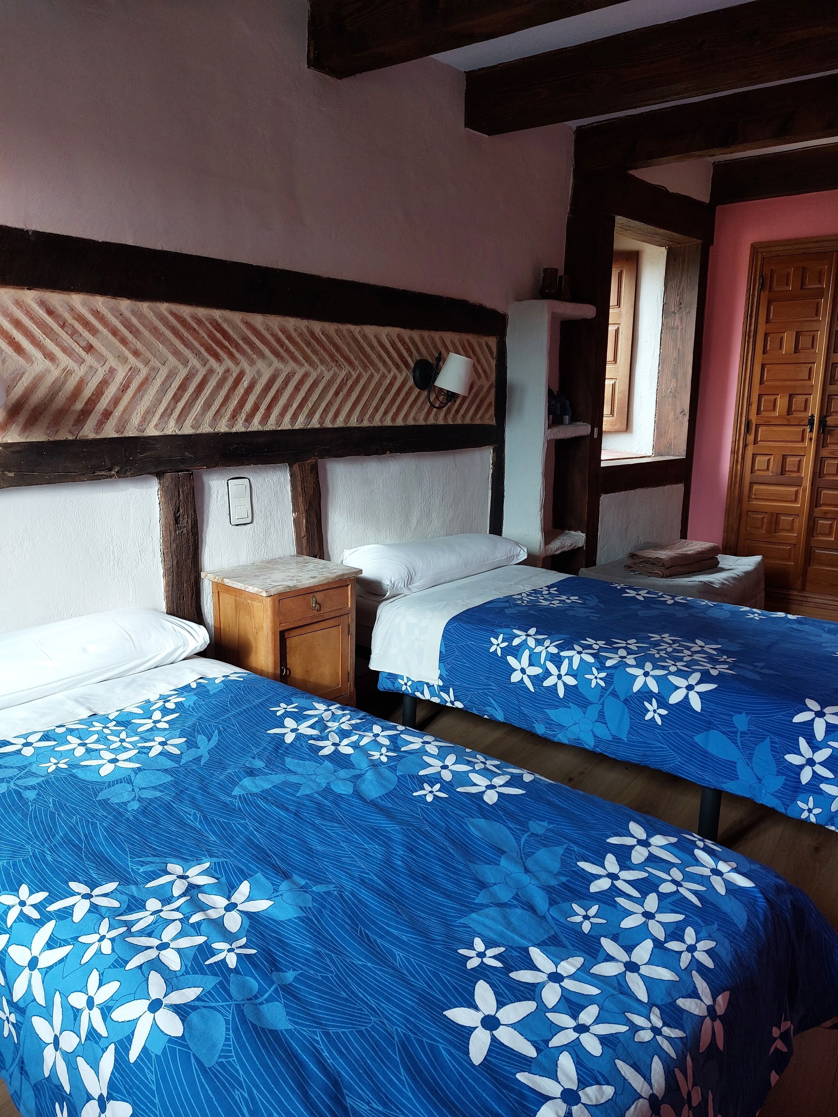 4 間睡房、可攜式嬰兒床、Wi-Fi、床單