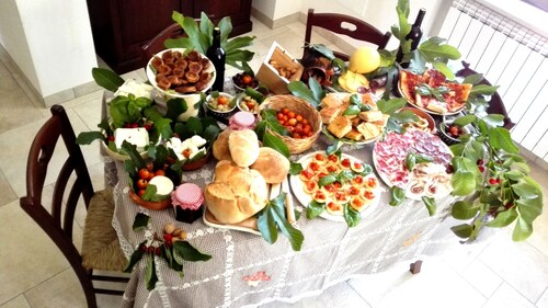 Cisternino-Trulli and Lamie: Grove in Valle D'Itria, accommodation 'La Quercia'