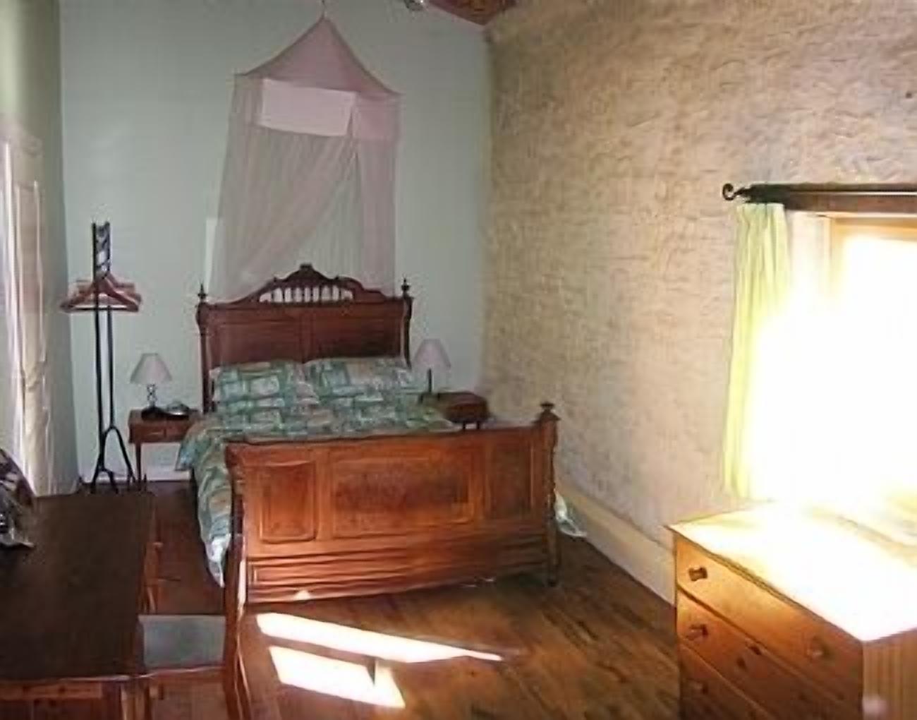 Cottage In Delightful Vendee Medieval Village with  heated swimming pool