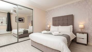 3 bedrooms, iron/ironing board, WiFi, bed sheets