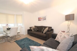 TV - Premium ground floor 2 bedroom apartment - Fast WiFi (Dunfermline)