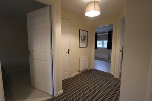 Interior - Premium ground floor 2 bedroom apartment - Fast WiFi (Dunfermline)