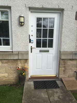 Exterior detail - Premium ground floor 2 bedroom apartment - Fast WiFi (Dunfermline)