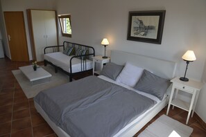 1 Schlafzimmer, BĂŒgeleisen/BĂŒgelbrett, WLAN, BettwĂ€sche