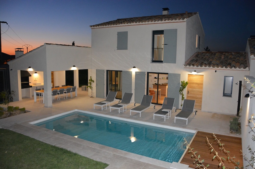 Spacious apartment in a modern Provencal style, at the foot of Bald Mountain