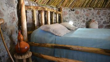 Traditional Bungalow, Private Bathroom, Garden View | Individually decorated, individually furnished, desk, free WiFi