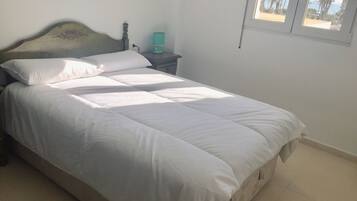 2 bedrooms, iron/ironing board, free WiFi, bed sheets