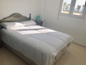 2 makuuhuonetta, silitysrauta/-lauta, ilmainen Wi-Fi, vuodevaatteet