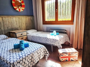 6 dormitorios, tabla de planchar con plancha, wifi y ropa de cama