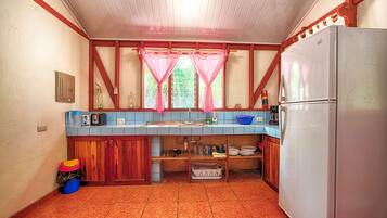 Bungalow, 3 camere da letto, non fumatori | Cucina privata | Frigorifero, piano cottura, pentole/stoviglie/utensili
