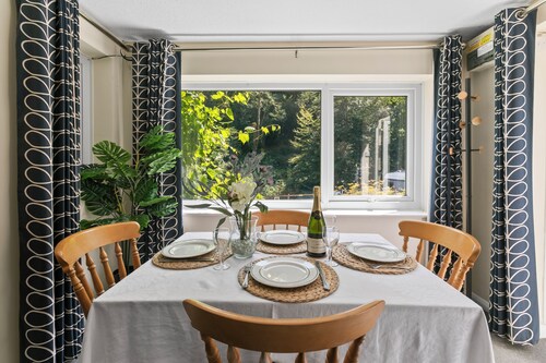 Two bed Appt. 10 minutes walk to Lynton . Riverside location. EV charge point