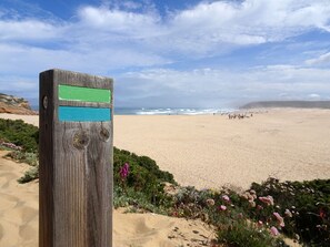 Sun loungers, beach towels - Peaceful Algarve Cottage, Yoga, Pool & Countryside (Lagos)