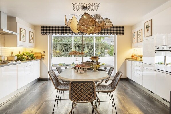 Dining - Exquisite Vacation Home in Estoril, with pool, new Fully Equipped Gym (Estoril)