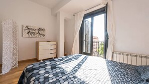 1 dormitorio, tabla de planchar con plancha, Internet y ropa de cama