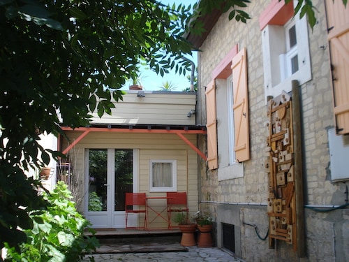 Fully equipped studio with private parking