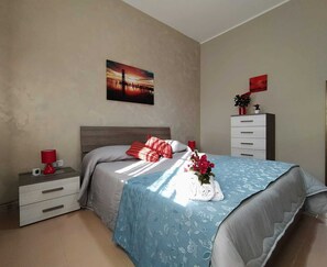 3 bedrooms, iron/ironing board, free WiFi, bed sheets