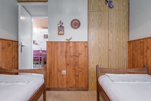 4 bedrooms, free WiFi, bed sheets - Stone forest villa in small dalmatian village Pisak (Pisak)