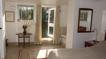 Een strijkplank/strijkijzer, gratis wifi, beddengoed