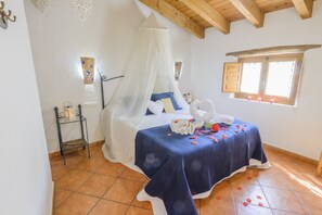 2 bedrooms, iron/ironing board, travel cot, free WiFi