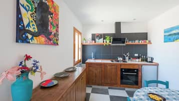 Frigorifero, forno, piano cottura, lavastoviglie