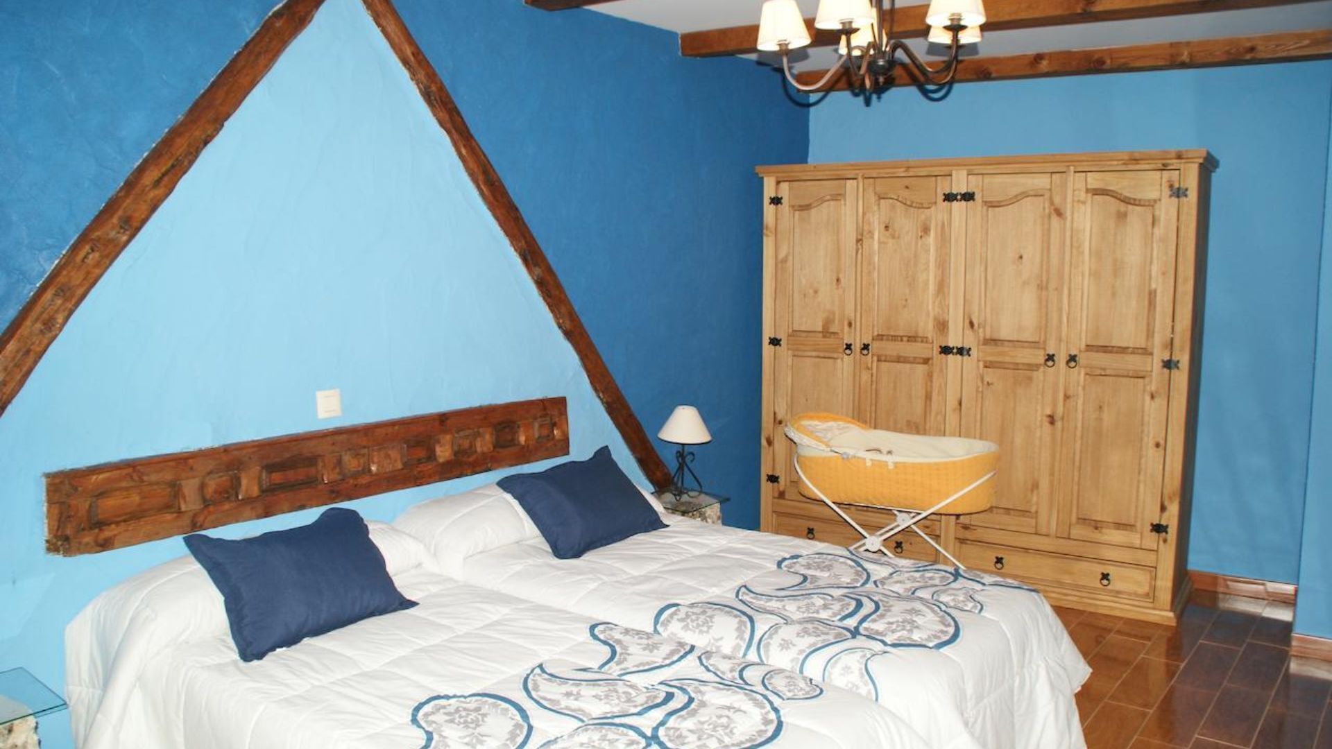 Sweet Del Valle Charm, Walnut