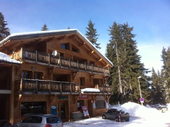 Chalet Les Carons 6 - appartement donnant sur le grand balcon