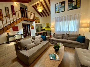 Smart TV, fireplace, stereo, offices