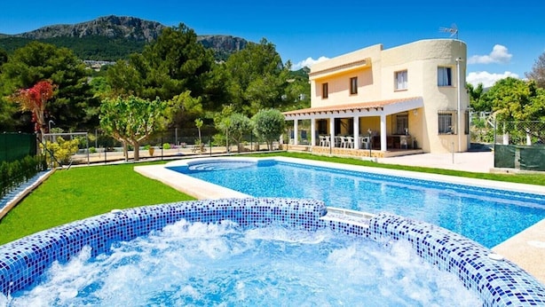 A modern two-story house with a swimming pool and a hot tub. - Villa los Naranjos Calpe (Calpe)