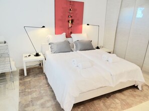1 chambre, coffres-forts dans les chambres, fer et planche à repasser