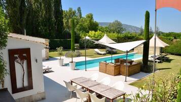 Piscine extérieure, piscine chauffée