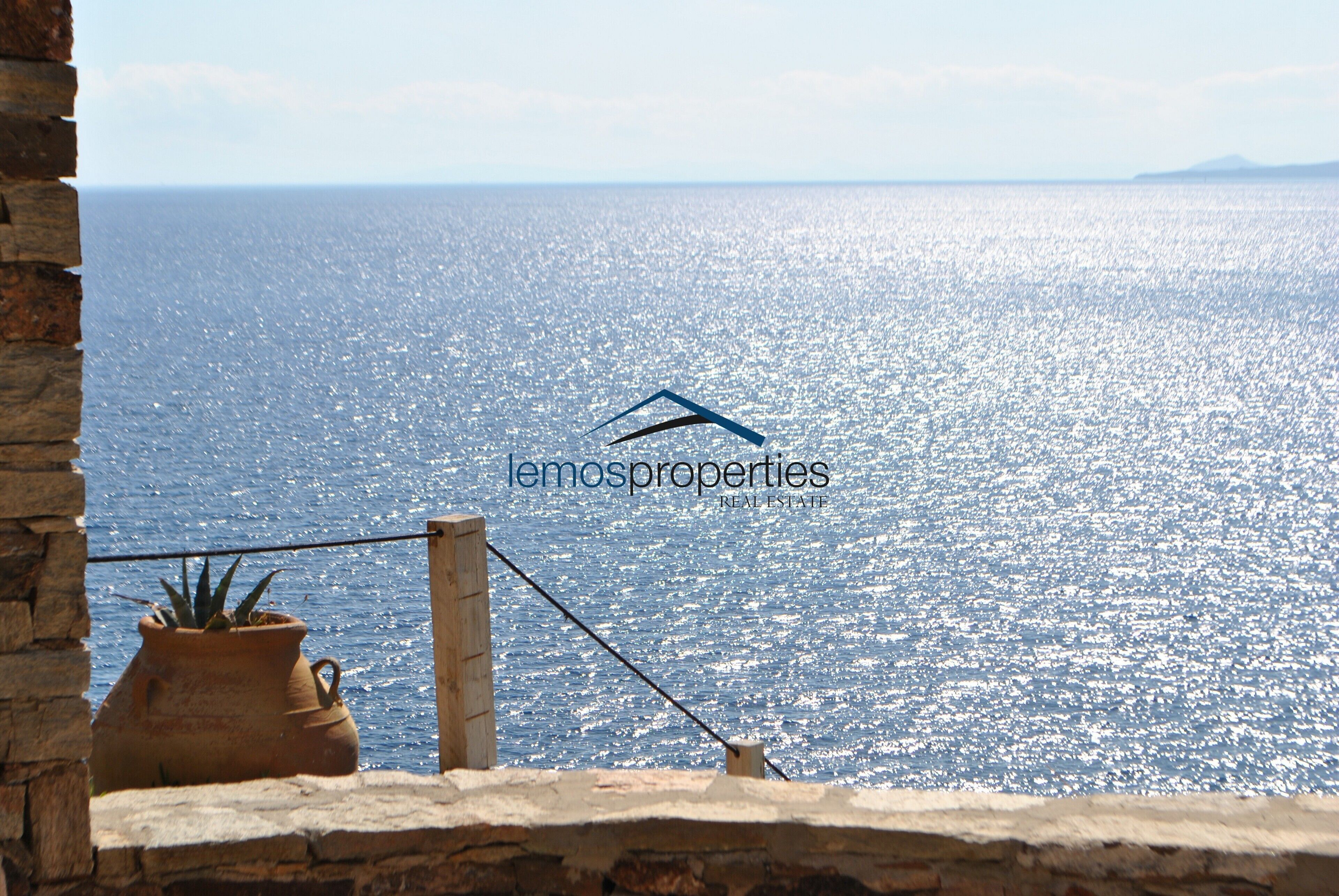 Unique waterfront villa with a seawater swimmingpool & private access to the sea