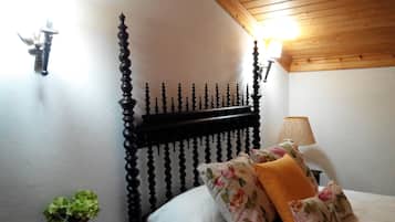3 Schlafzimmer, Schreibtisch, Bügeleisen/Bügelbrett