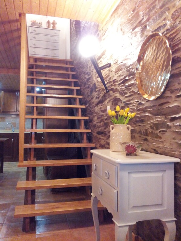 Interior - Toca Headquarters, comfort in nature (Arganil)