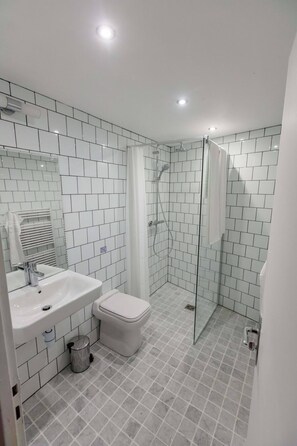 Shower, hair dryer, towels, soap - Scandie Design with great location (Chamonix)