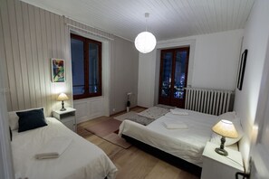 2 bedrooms, iron/ironing board, travel cot, free WiFi - Scandie Design with great location (Chamonix)