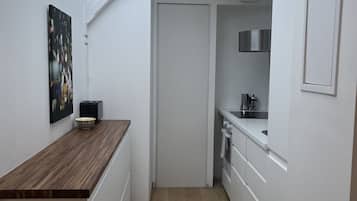 Macchina per tè/caffè, frigorifero, forno, piano cottura