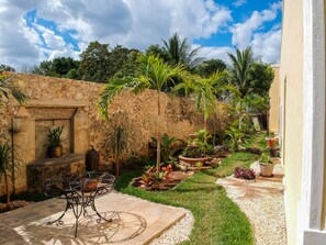 Property grounds - Hotel Fundadores (Valladolid)