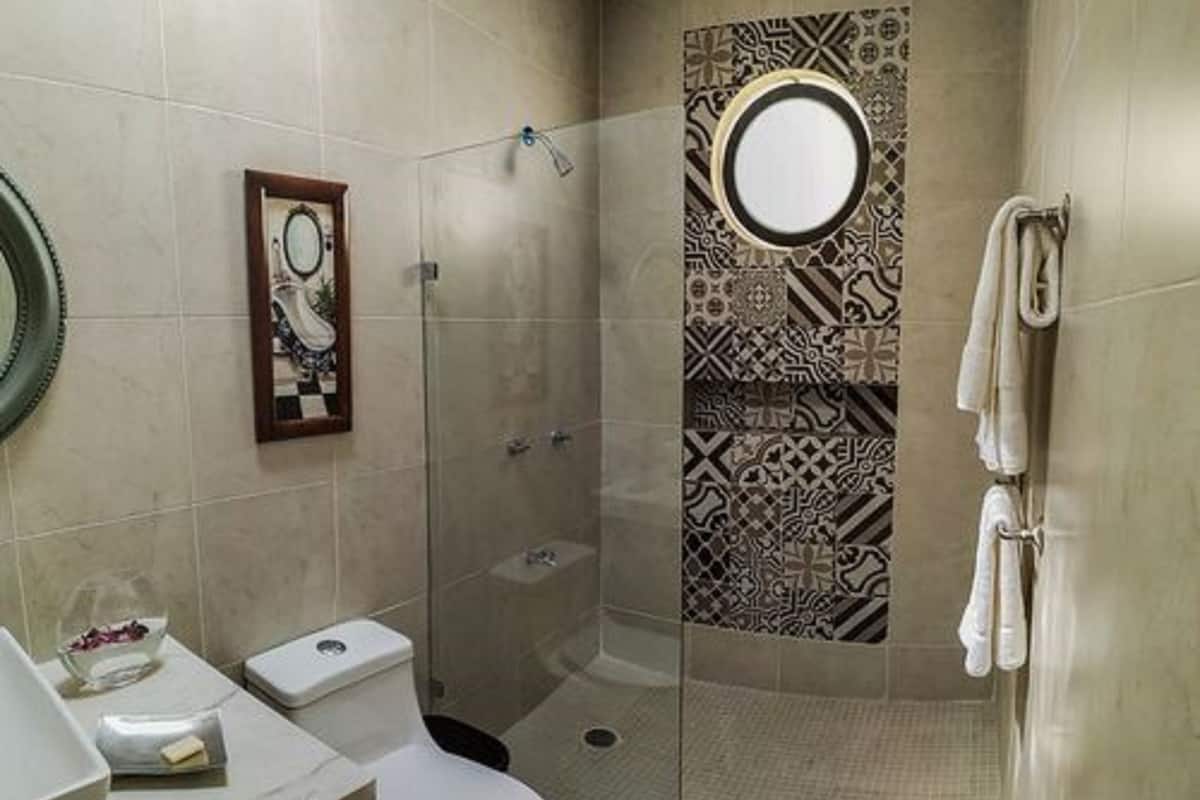 family suite, non smoking, city view | bathroom | shower, rainfall showerhead, free toiletries, towels