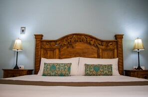 Executive Room, 1 King Bed, Non Smoking | Desk, blackout drapes, iron/ironing board, free WiFi - Hotel Fundadores (Valladolid)