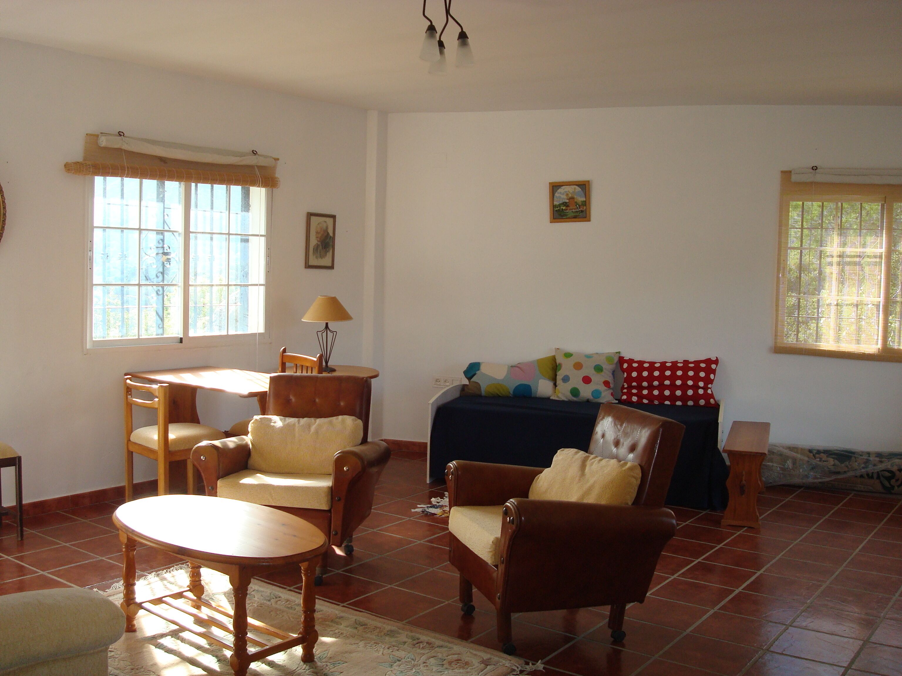 Fernseher, Kamin, DVD-Player, Bücher