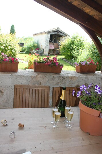 La Petite Maison, Terrace.