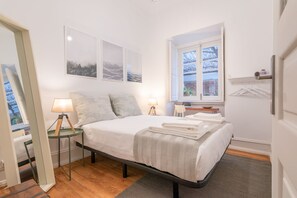 5 bedrooms, iron/ironing board, WiFi, bed sheets - Stylish apartment with exclusive 80sqm terrace (Lisboa)