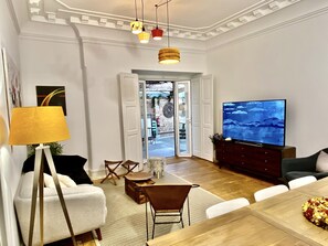 Smart TV - Stylish apartment with exclusive 80sqm terrace (Lisboa)