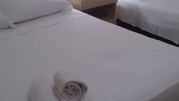 5 Schlafzimmer, Bügeleisen/Bügelbrett, Internetzugang, Bettwäsche