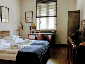 2 bedrooms, desk, iron/ironing board, free WiFi - Nikola Tesla by mythings- art deco designed apartment (for 6 guests) (Warszawa)