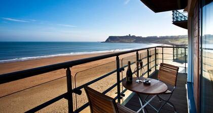 Luxury 2-Bedroom Sea View Apartment