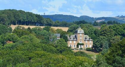 Domaine de LinarsL'Aile du ChâteauA green setting in the heart of Aveyron