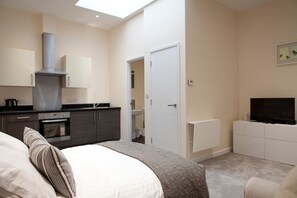 Iron/ironing board, free WiFi, bed sheets - Toothbrush Apartments - Central Ipswich East - Rope Walk (Ipswich)