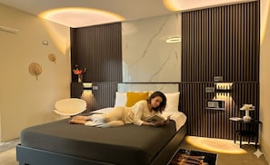 2 bedrooms, in-room safe, iron/ironing board, free WiFi